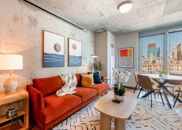 Downtown 9bd - Sleep 18 - *
