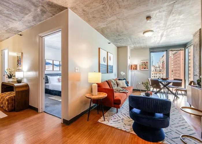 Downtown 9bd - Sleep 18 -