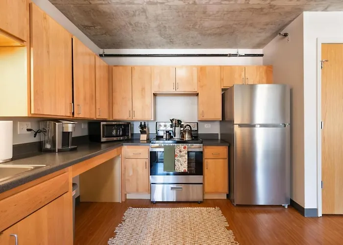 Downtown 9bd - Sleep 18 -