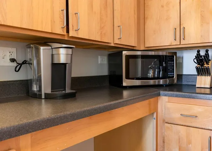 Downtown 9bd - Sleep 18 -