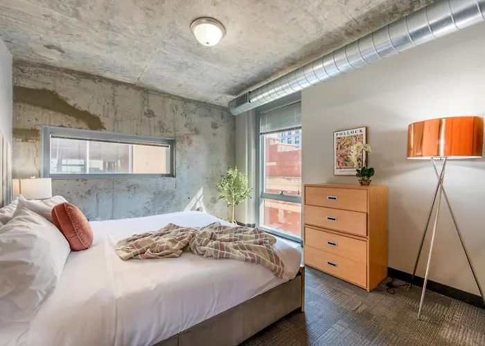 Downtown 9bd - Sleep 18 -
