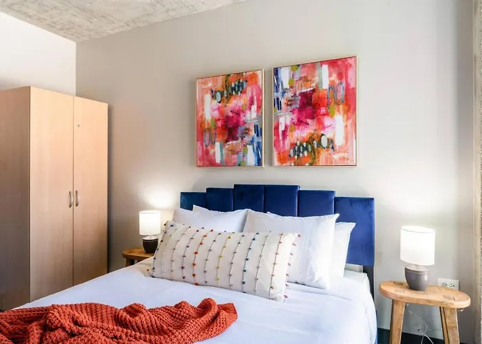 Downtown 9bd - Sleep 18 -