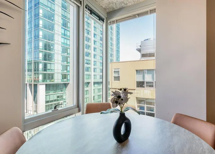 Downtown 9bd - Sleep 18 - *