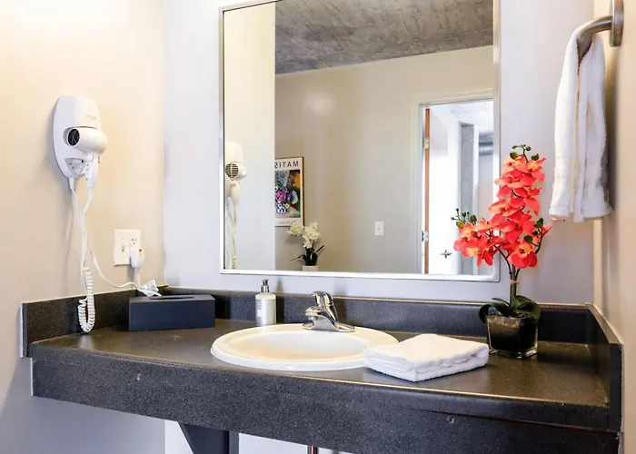 Downtown 9bd - Sleep 18 -