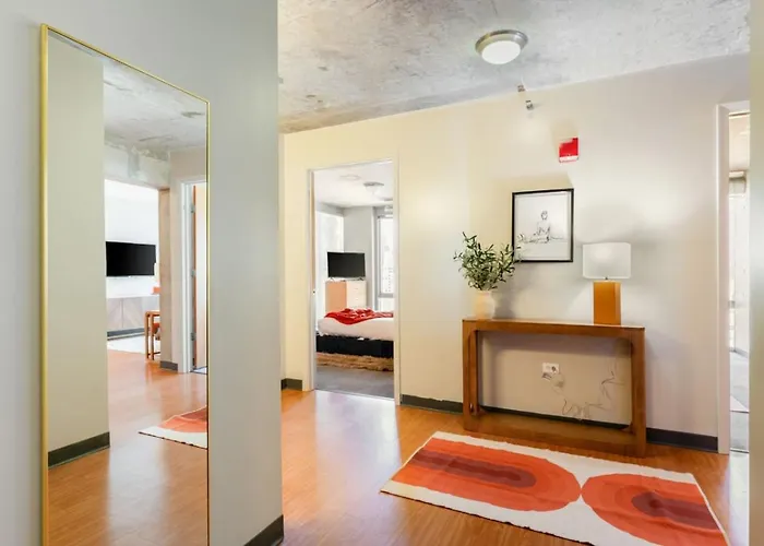 Downtown 9bd - Sleep 18 - *